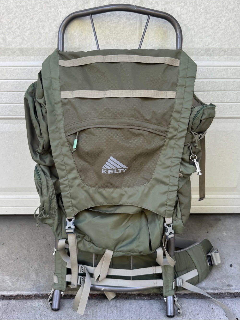 Kelty Yukon 50 M/L Hiking Backpack External Aluminum Frame Green 10 Pockets